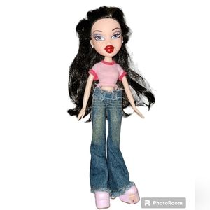 Vtg 2001 MGA Bratz Doll Funk Out Danawith clothes and shoes Blue Eyes Brown hair